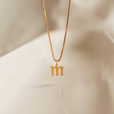 Collier personnalisable 1 lettre gothique