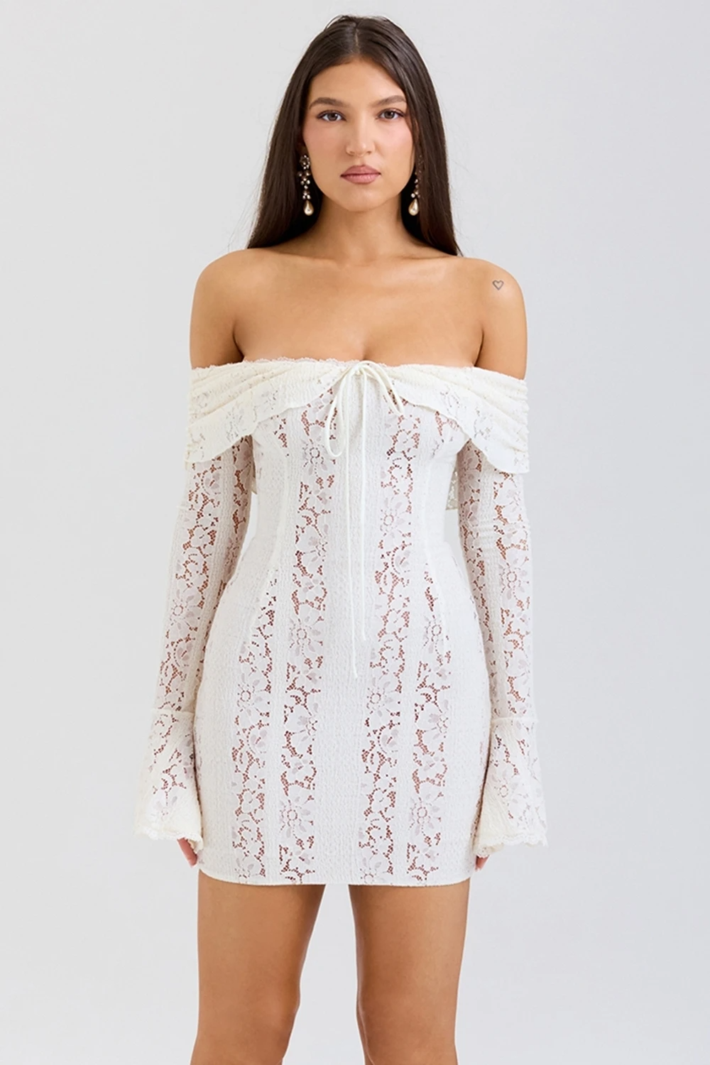 Robe dentelle blanche col bateau