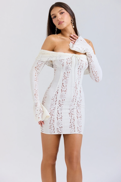 Robe dentelle blanche col bateau