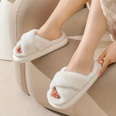 Chaussons à lanières croisées