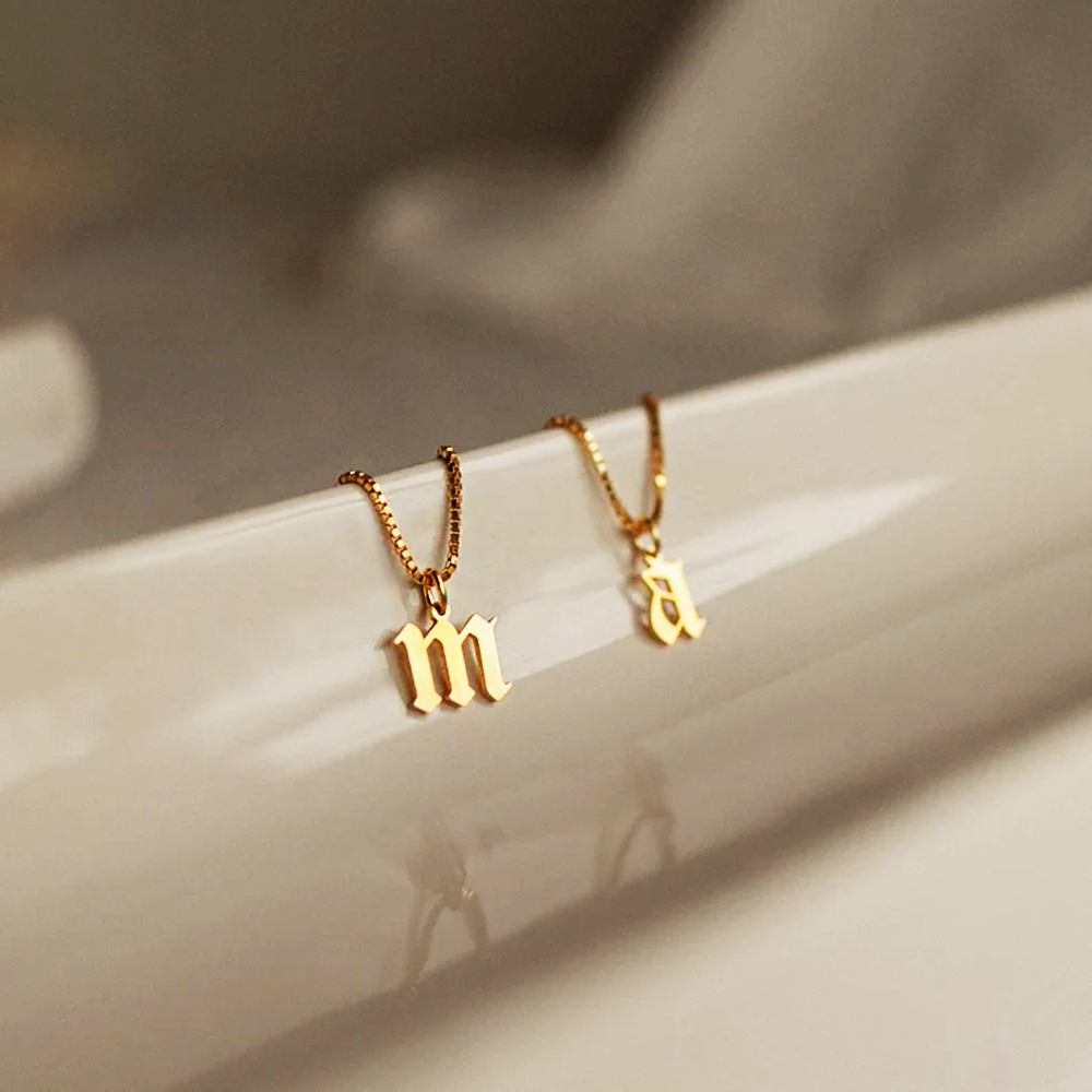 Collier personnalisable 1 lettre gothique