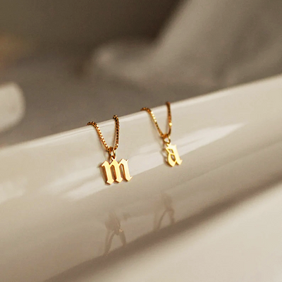 Collier personnalisable 1 lettre gothique