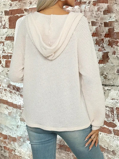 Sweat décontracté à capuche avec col V et détails boutons