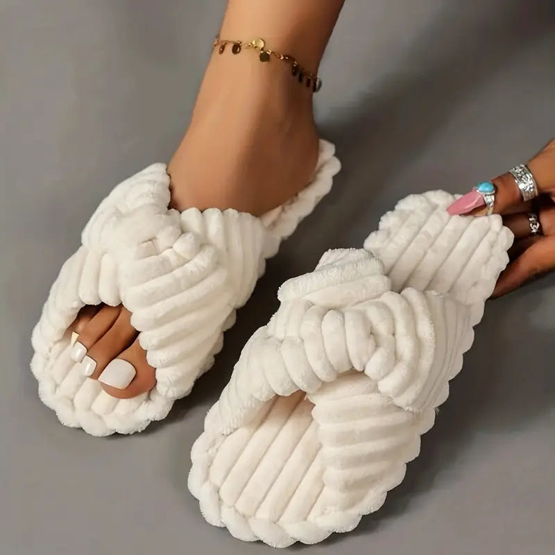 Chaussons ouverts à brides croisées