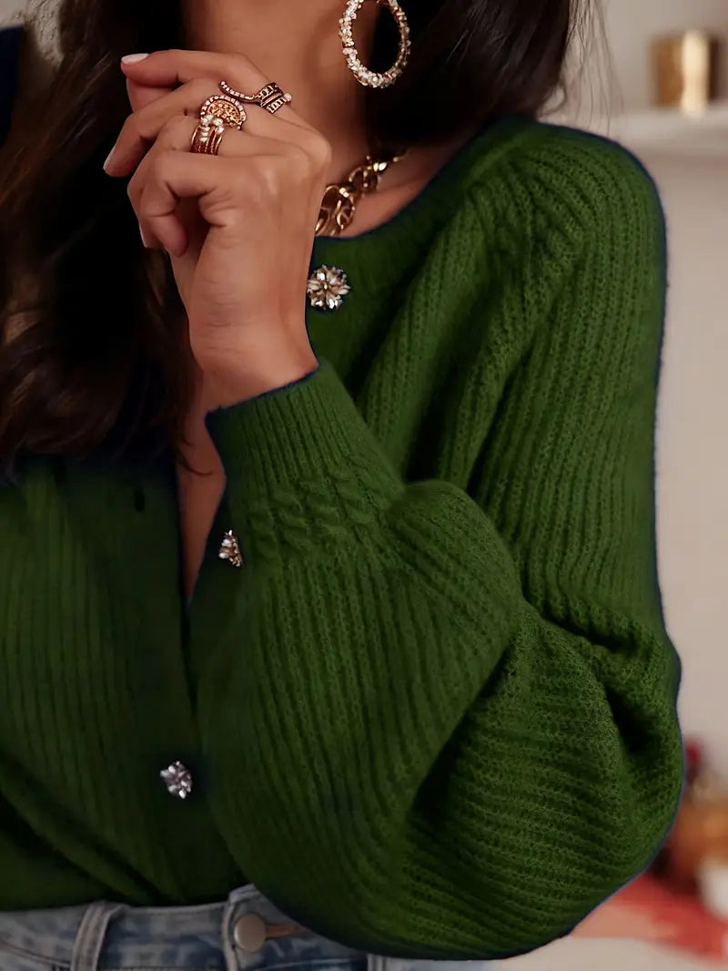 Gilet col rond tricoté avec bouton stylisé