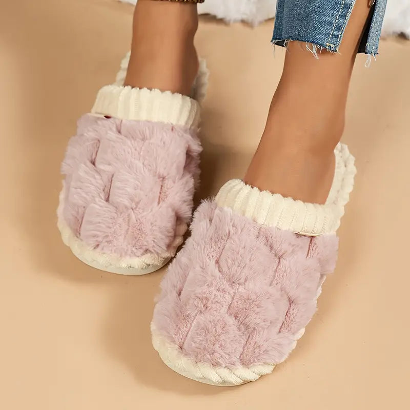 Chaussons en fausse fourrure avec motif damier