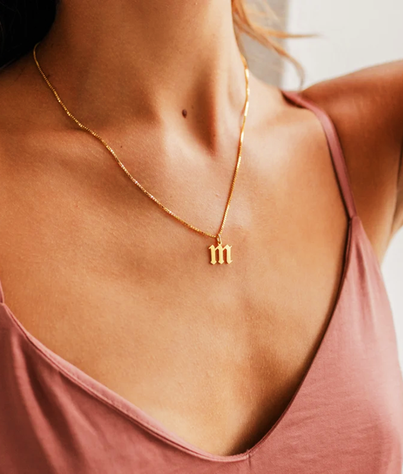 Collier personnalisable 1 lettre gothique