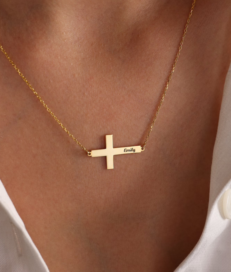 Collier personnalisable 1 prénom croix