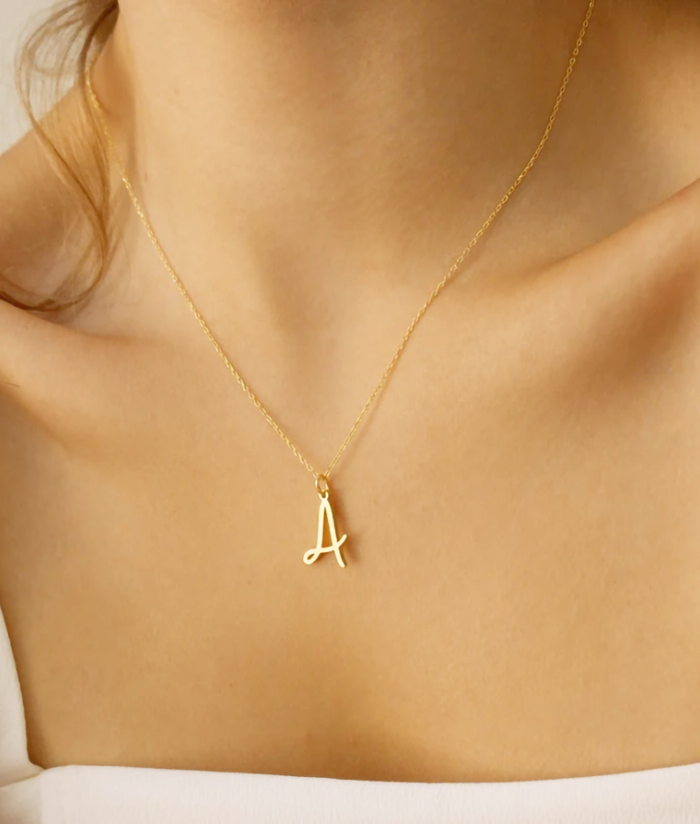 Collier personnalisable lettre stylisée