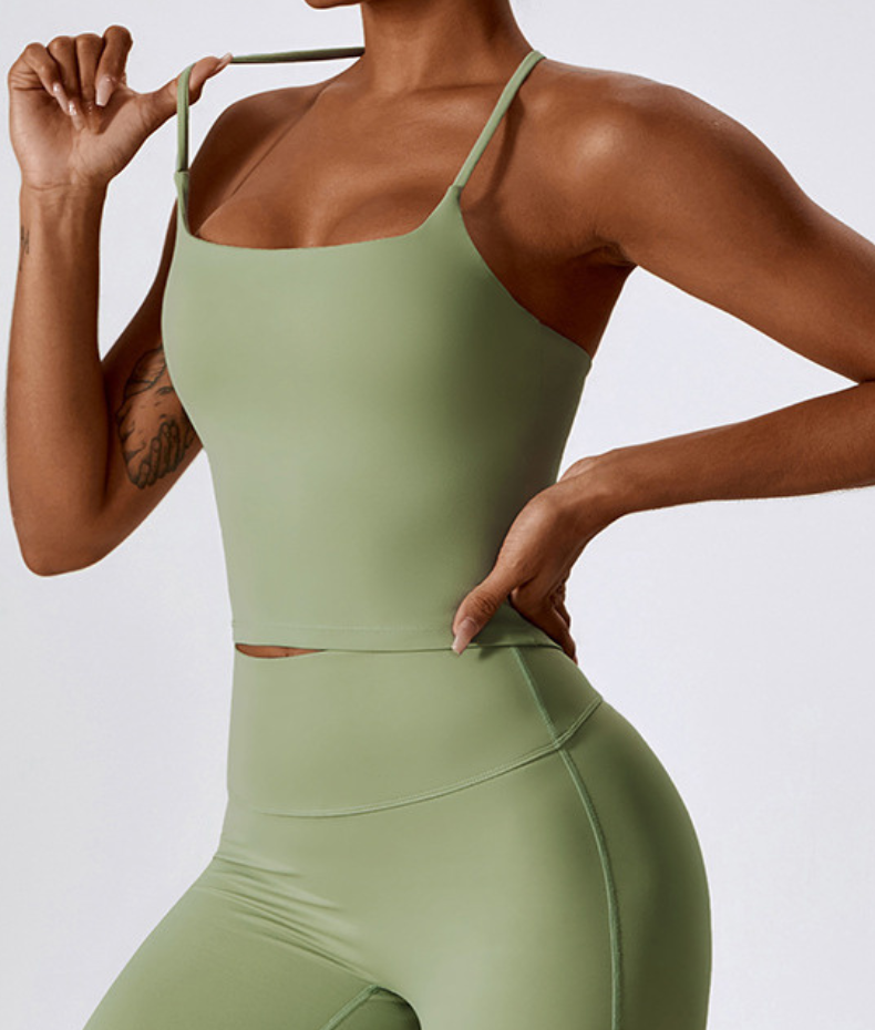 Top de ioga cruzado nas costas