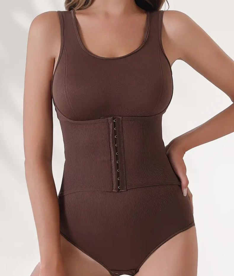 Body modelant avec ceinture gainante