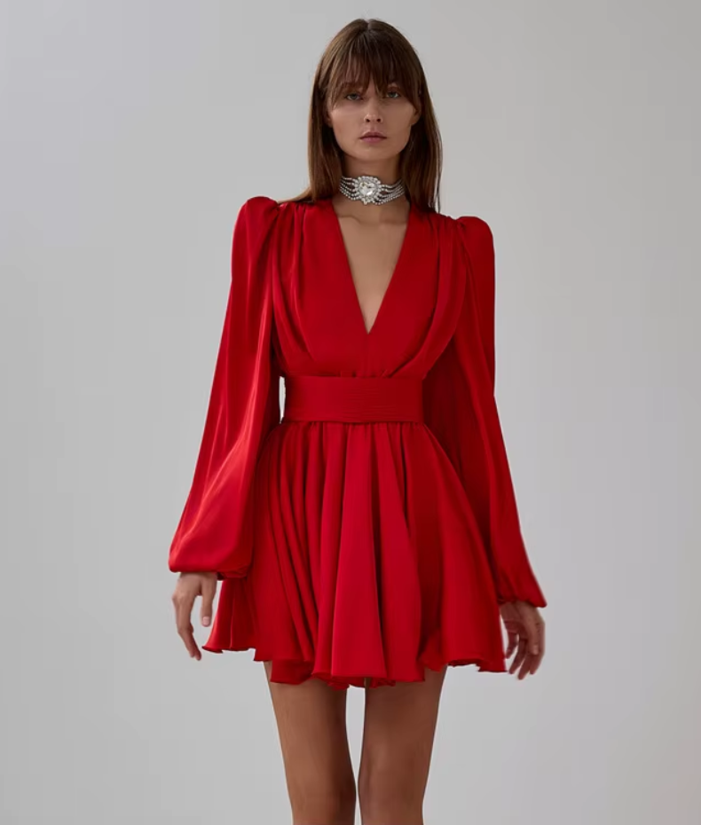 Robe rouge courte cintrée à volants