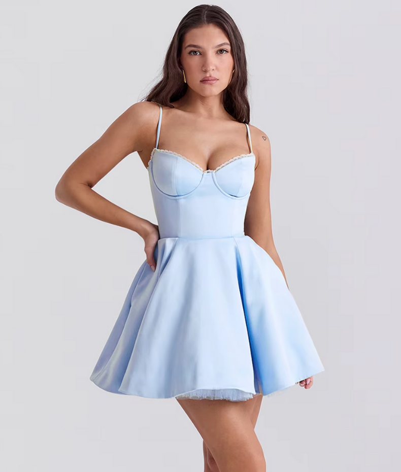 Robe courte à volants