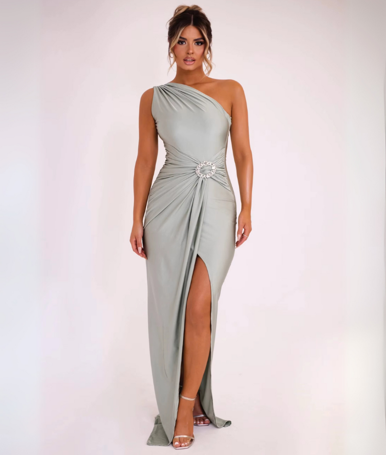 Robe longue une manche boucle taille