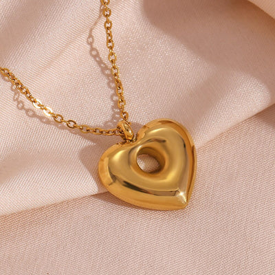 Collier en forme de coeur creux