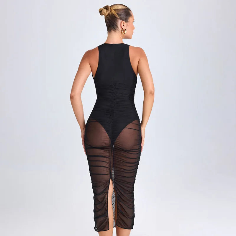 Robe décolleté plongeant jupe transparente