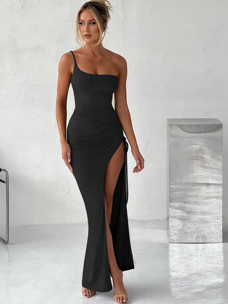 Robe longue à fente une bretelle