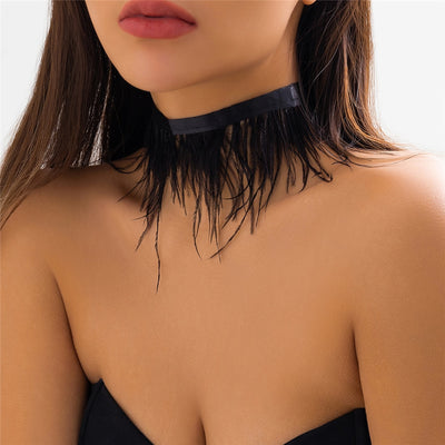 Collier ras du cou plume noire