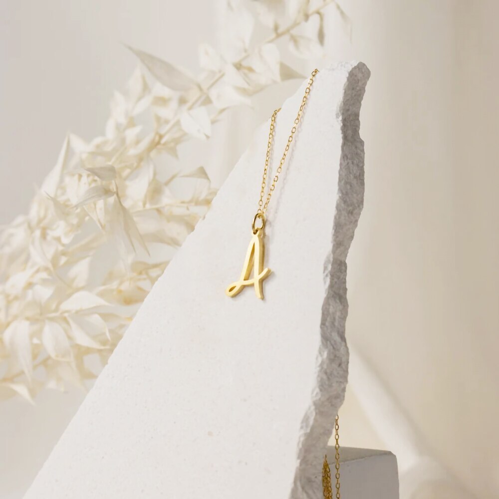 Collier personnalisable lettre stylisée