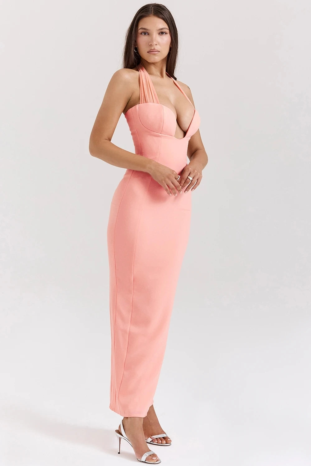 Robe de cocktail décolleté ouvert