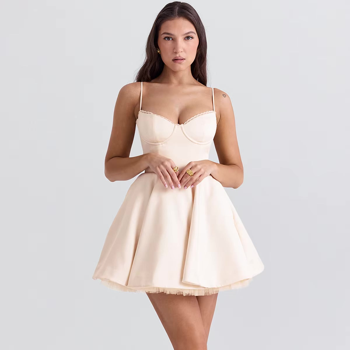 Robe courte à volants