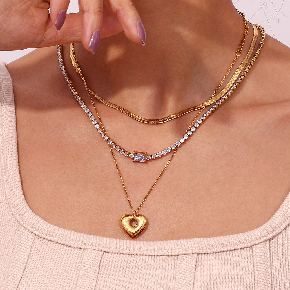 Collier en forme de coeur creux
