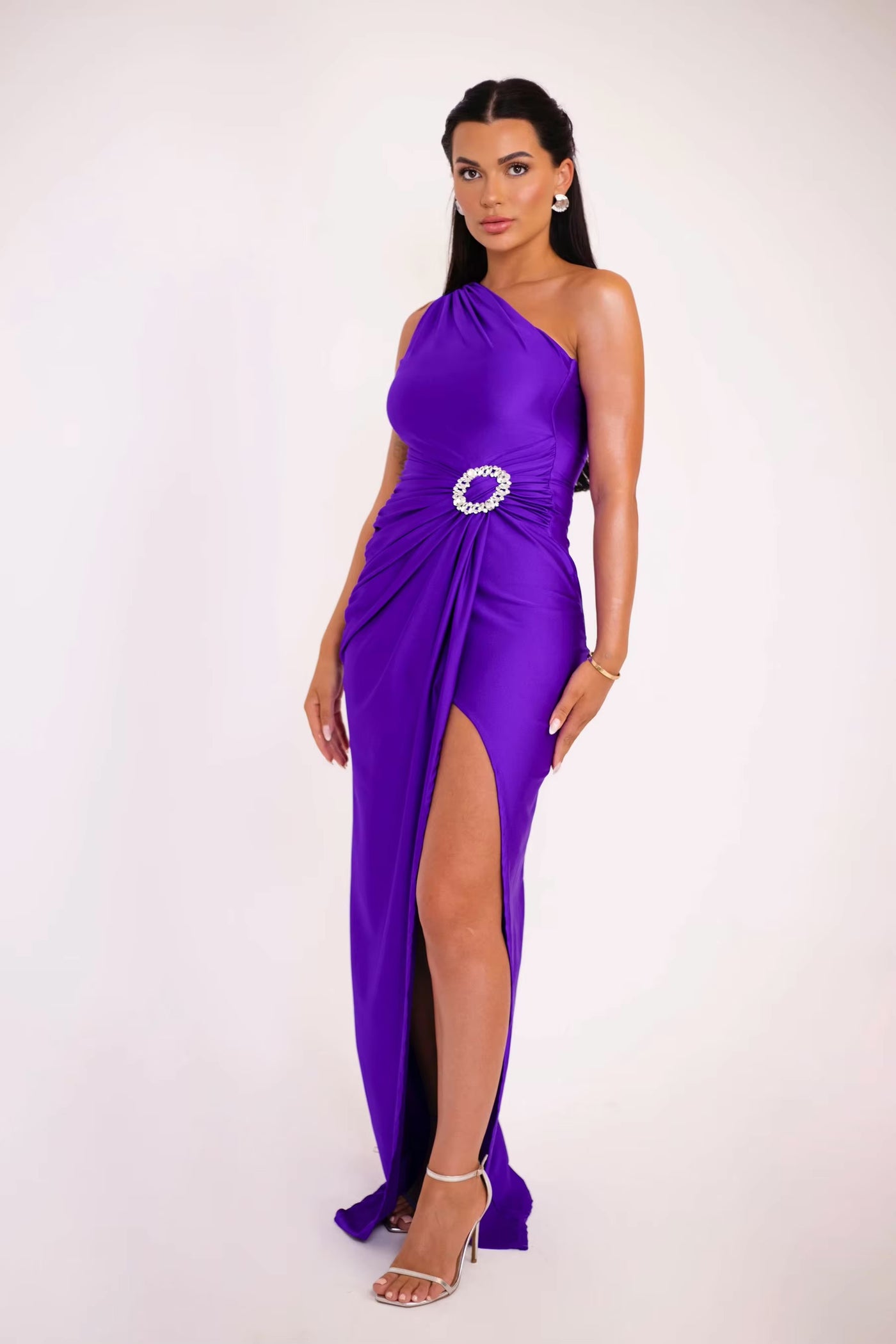 Robe longue une manche boucle taille