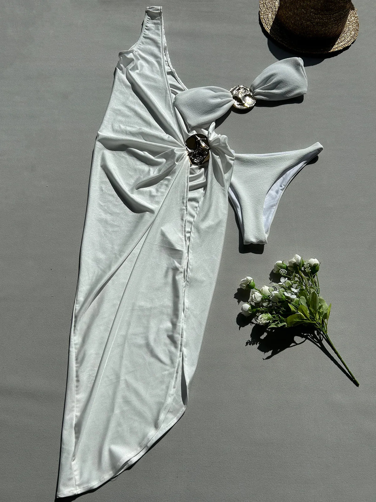 Maillot de bain trois pieces boucle dorée