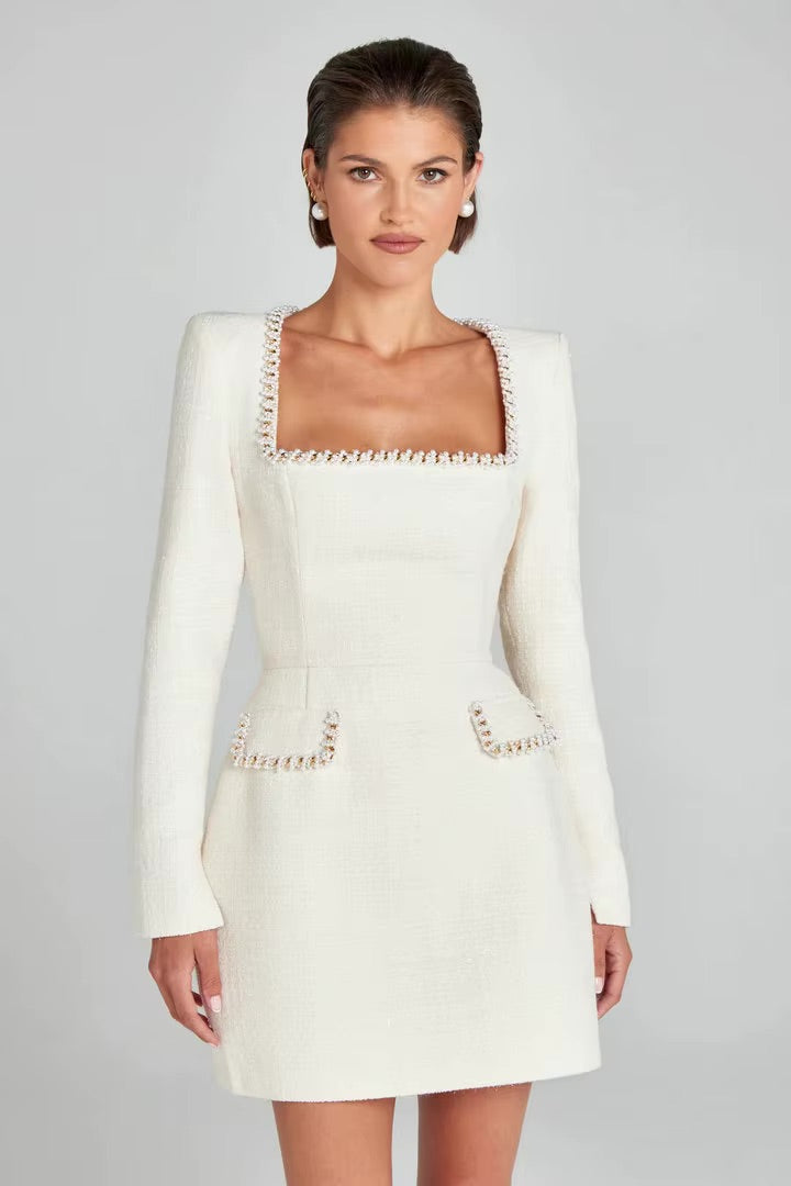 Robe courte col carré élégante