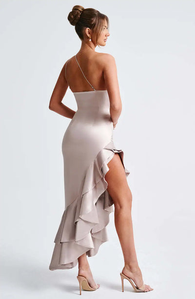 Robe de cocktail à volants une bretelle