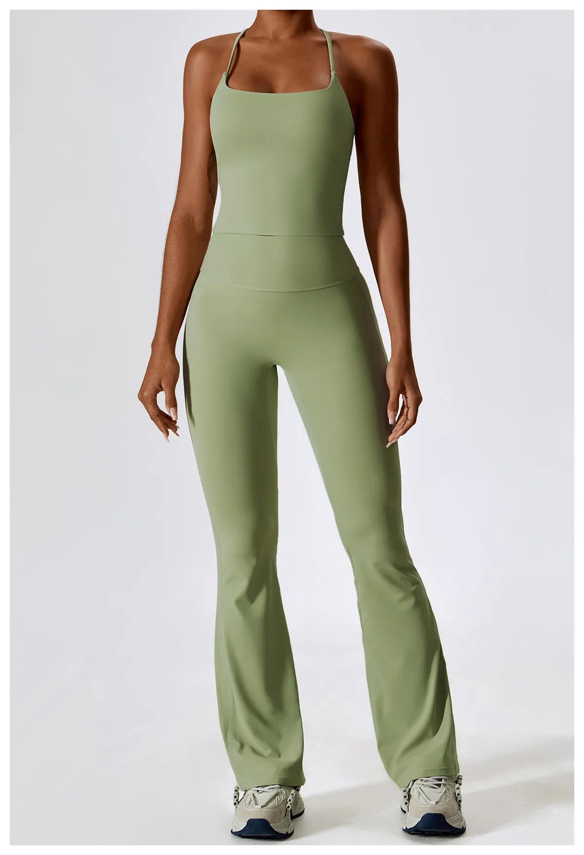 Conjunto de ioga com calças largas cruzadas nas costas