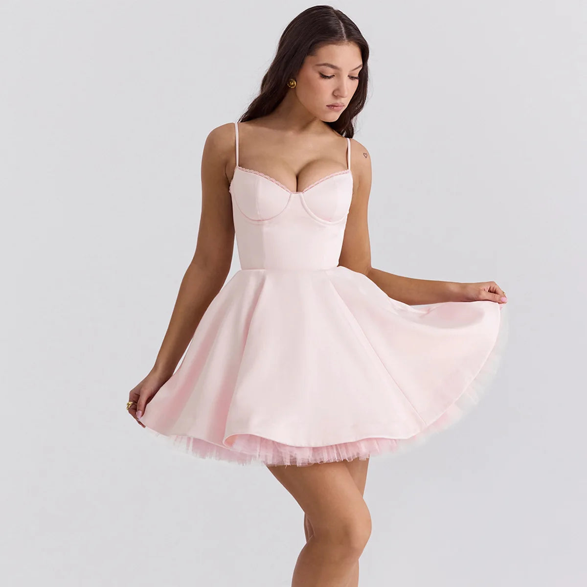 Robe courte à volants