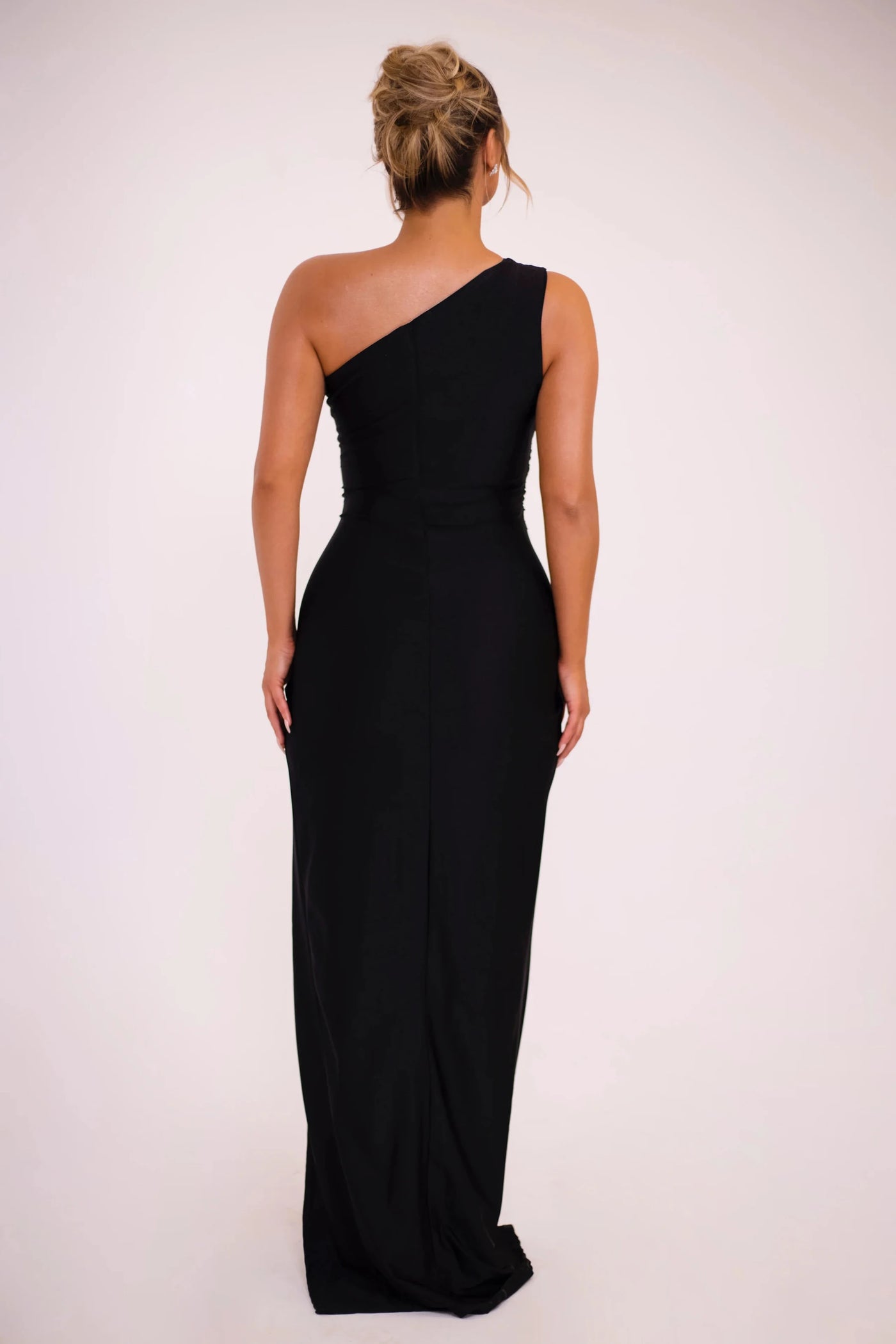 Robe longue une manche boucle taille
