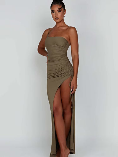 Robe longue à fente une bretelle