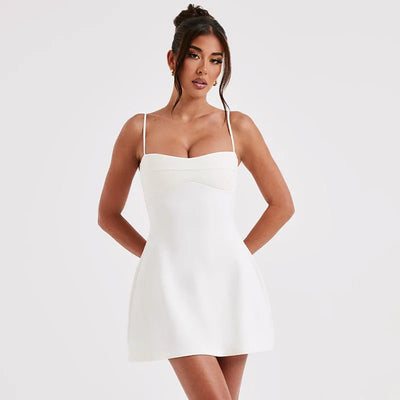 Robe courte évasée à bretelles fines