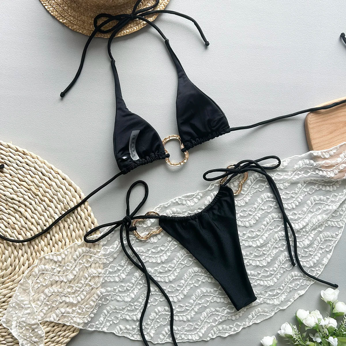 Maillot de bain deux pièces boucle dorée