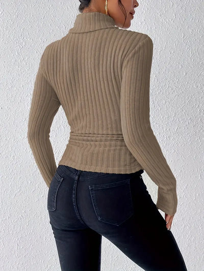 Pull cotelé simple col roulé