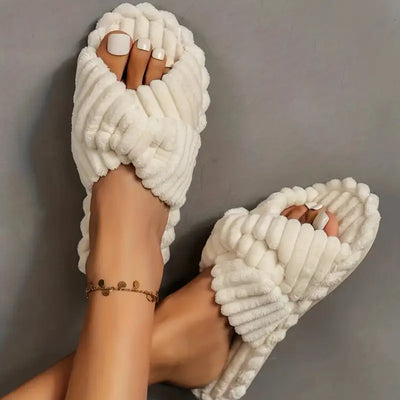 Chaussons ouverts à brides croisées