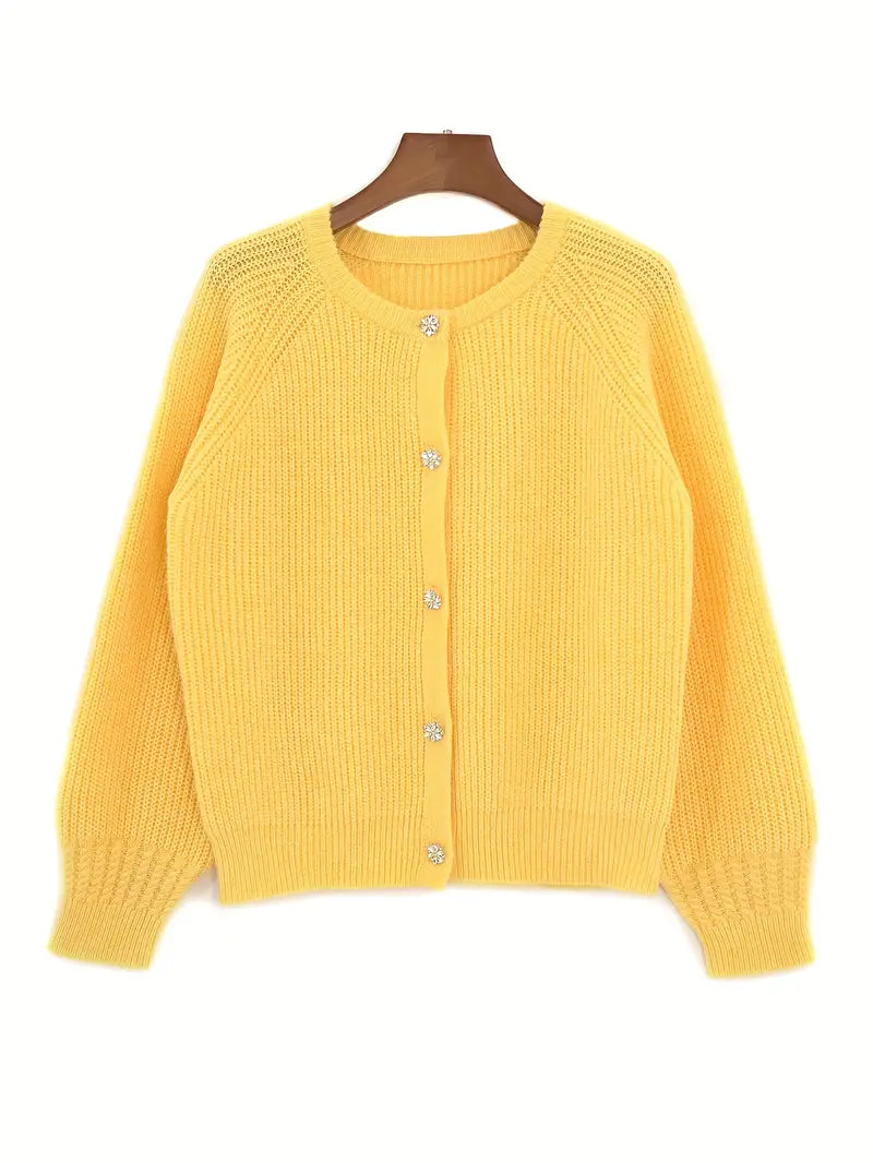 Gilet col rond tricoté avec bouton stylisé