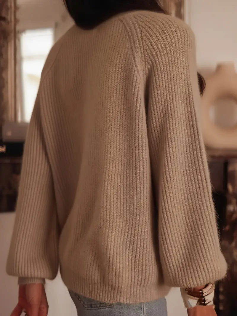 Gilet col rond tricoté avec bouton stylisé