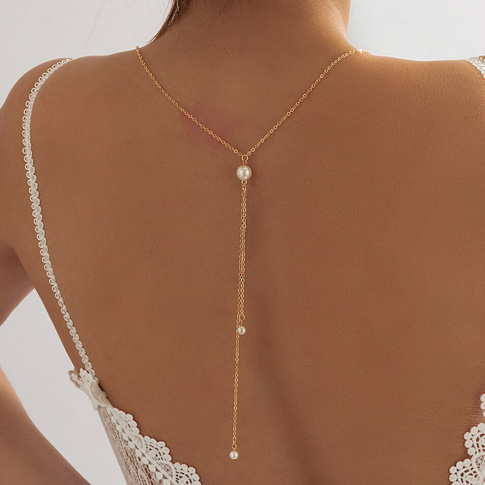 Chaîne à maillons et perles blanches