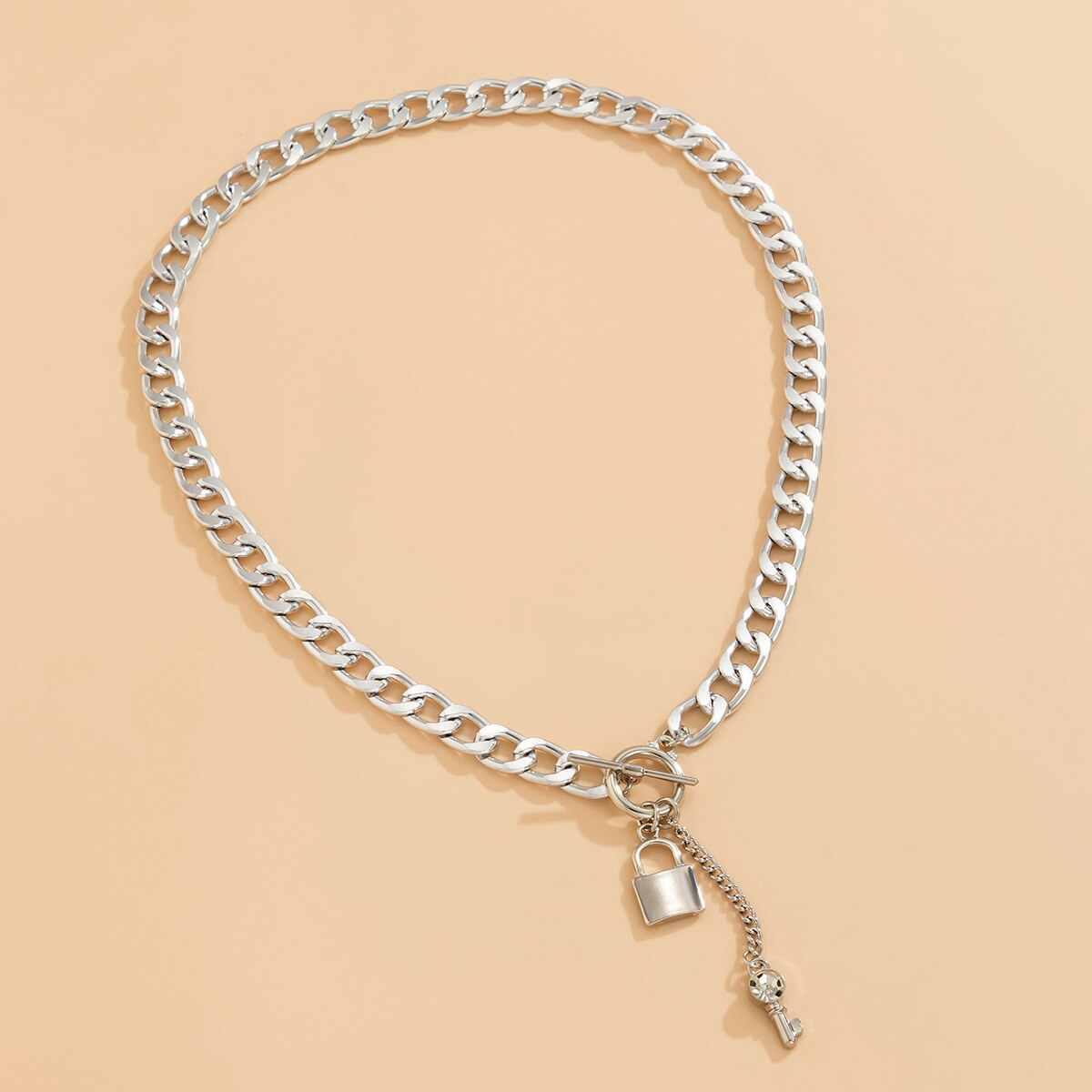 Chaine cadenas et pendentif en clé