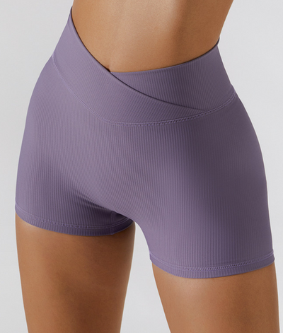 Shorts esportivos com cintura V