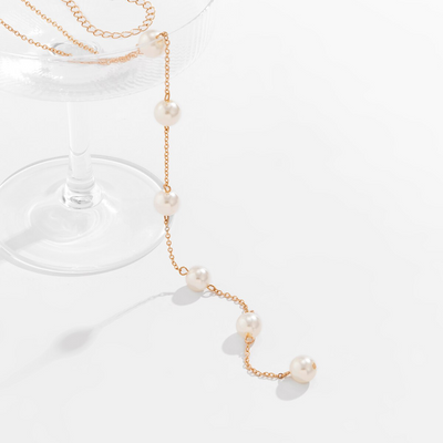 Collier avec pendentif en perles irrégulières