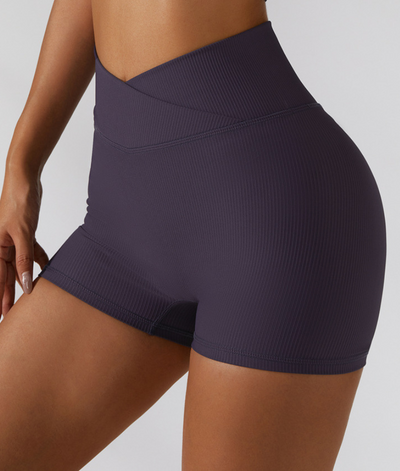 Shorts esportivos com cintura V