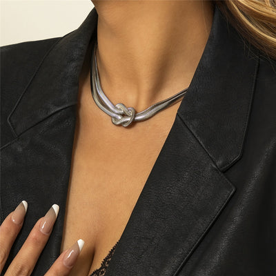 Collier en chaîne serpent plat torsadé