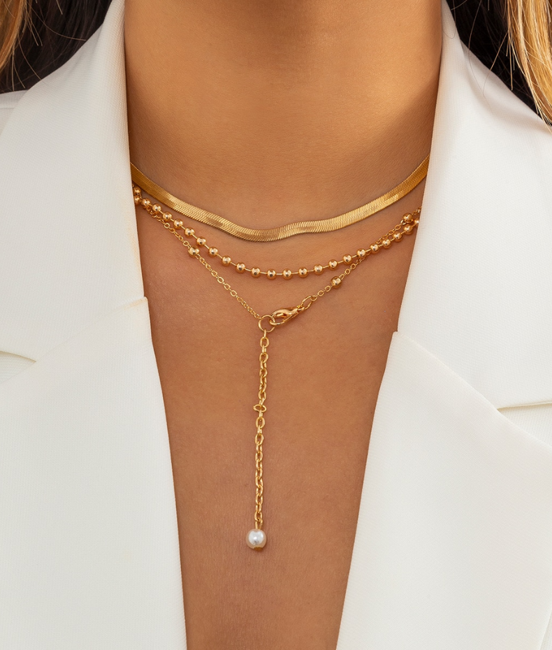 Collier ras du cou et pendentif petite perle blanche