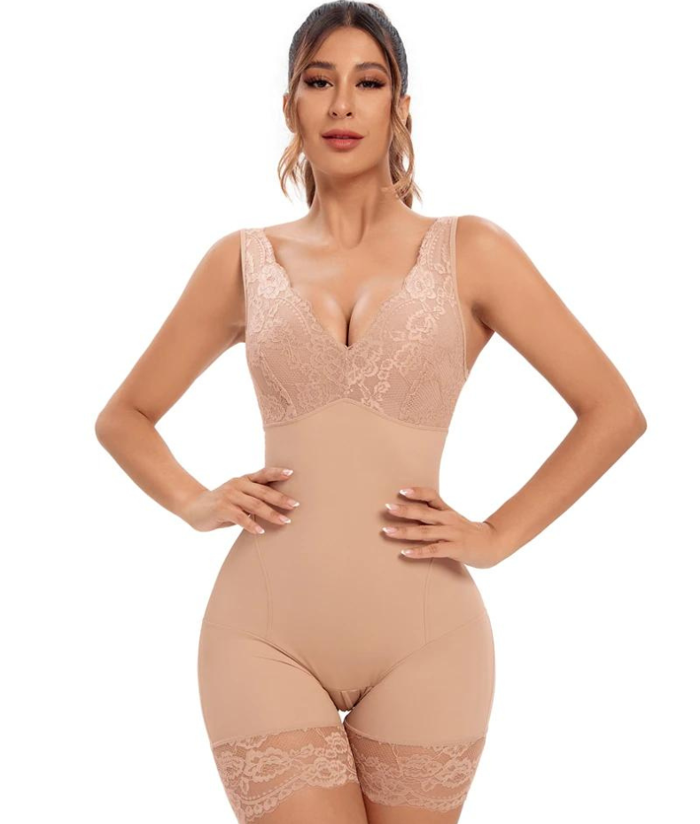 Combinaison short moulante en col V