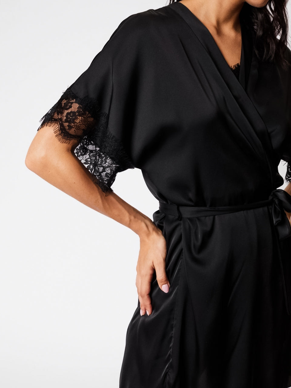 Kimono noir en dentelle