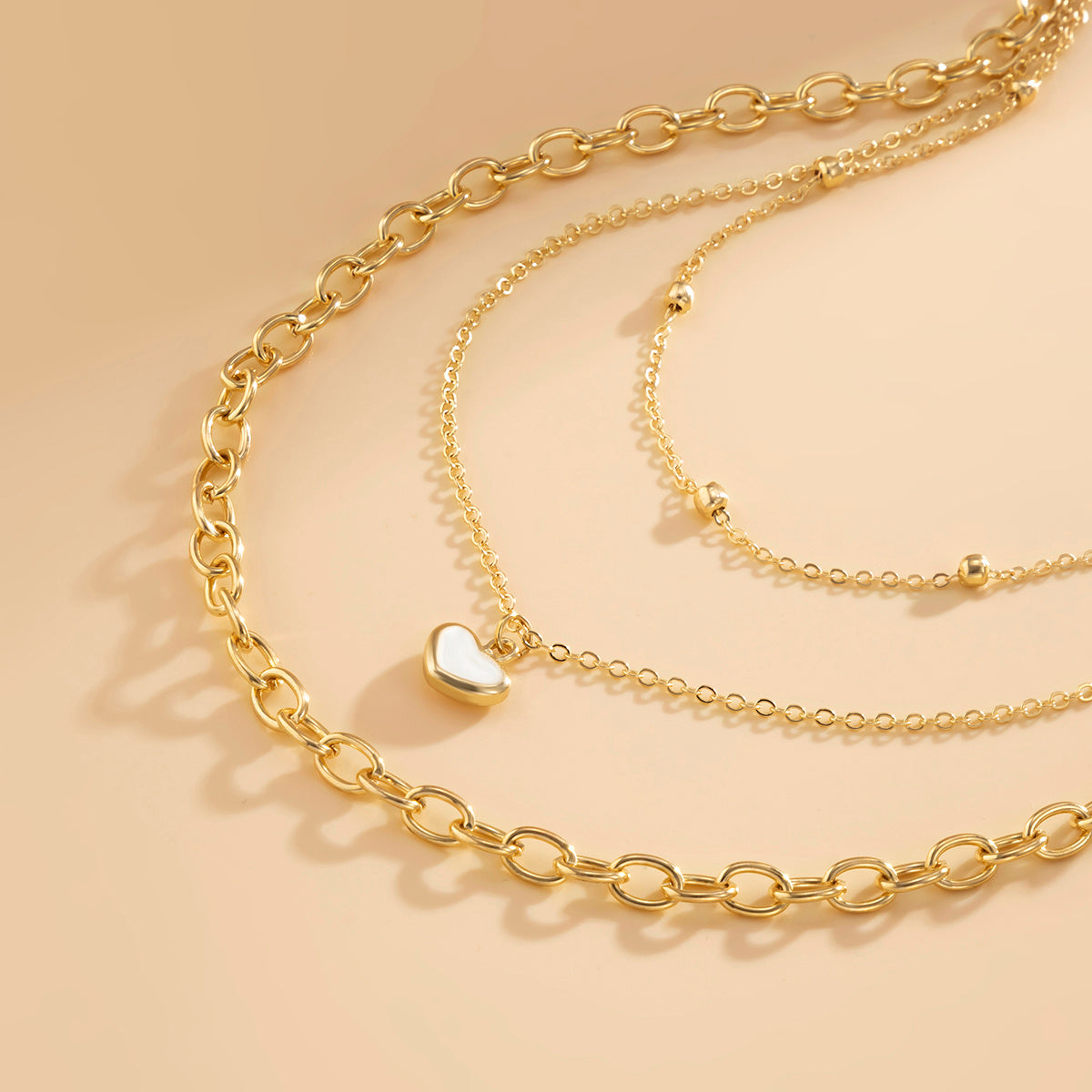 Collier ras du cou et chaine avec pendentif en coeur